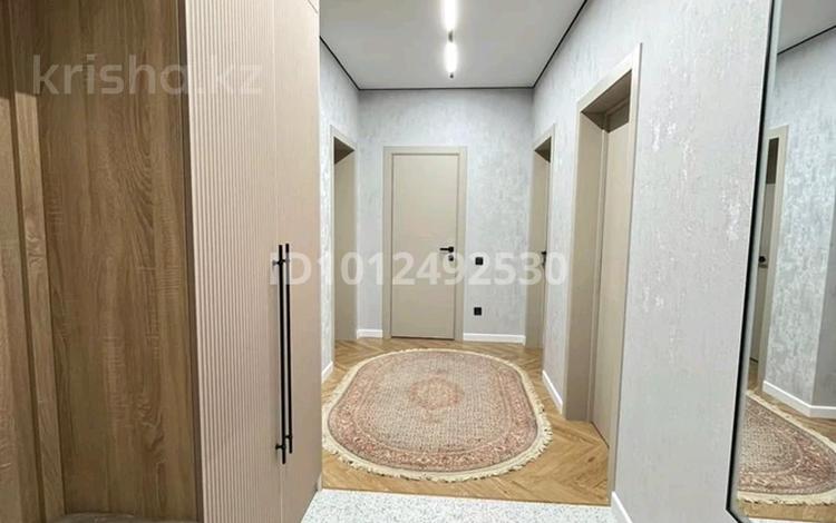 3-комнатная квартира · 100 м² · 2/5 этаж, мкр. Алтын орда, Саздинское лесничество 228/5 — Байсанат-4, Г.Жубановой за 51 млн ₸ в Актобе — фото 2