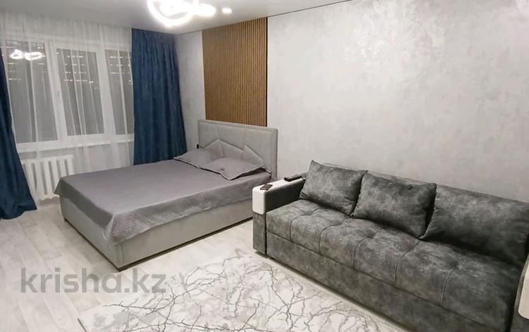 1-комнатная квартира · 36 м² · 3/6 этаж, Каныша Сатпаева 15 за 15 000 ₸ в Усть-Каменогорске — фото 3