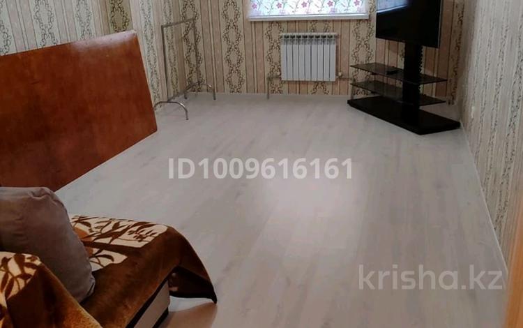 2-бөлмелі пәтер · 60 м² · 1/5 қабат, мкр Асар-2 12 а — ТЦ.Толе би, бағасы: 25 млн ₸ в Шымкенте, Абайский р-н — фото 2