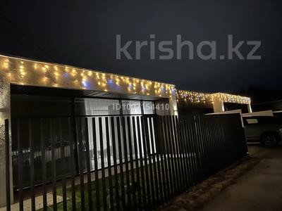 Отдельный дом · 4 комнаты · 215 м² · 5 сот., Дружба народов 7/5 за 79 млн 〒 в Аксае