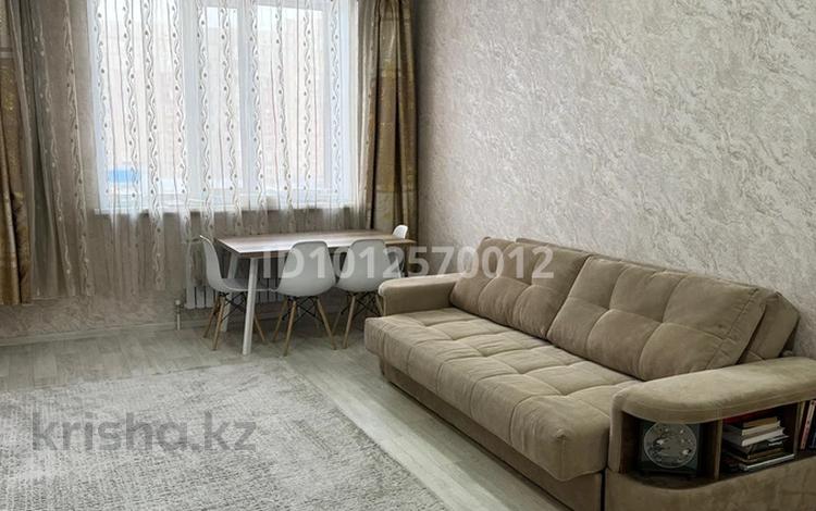 2-комнатная квартира · 64 м² · 2/5 этаж, мкр Юго-Восток, Муканова 50/2 — 2-комнатная квартира Адрес: ул. Букетова, дом 50/2 ЖК «Nomad» Характеристики: * Площадь: 64 м² * Этаж: 2 из 5 * Год постройки: 2022 * Материал стен: кирпич Описание: Продаётся двухкомнатная квартира в новом доме на Юго-востоке. Территория дома благоустроена: * проезды и пешеходные дорожки * уличное освещение * озеленение * детская игровая площадка (качели, горки, песочницы) * спортивная площадка с тренажёрами * площадка для баскетбола и футбола * огороженная территория * зона отдыха со скамейками Инфраструктура: Рядом находятся: * Детские сады: «Куаныш», «Тлек», «Малинка», «Лесок», «Альтер» * Школы: №5, №23, №39, школа-лицей №101, НИШ * Супермаркеты: NormAN, Корзина, Magnum * Ресторан «Vogue» * Аптеки * Поликлиника №3 * Автостанция в шаговой доступности Цена:29.700.000 тг Тел:87774844246 87055899797 за 30 млн ₸ в Караганде, Казыбек би р-н — фото 2