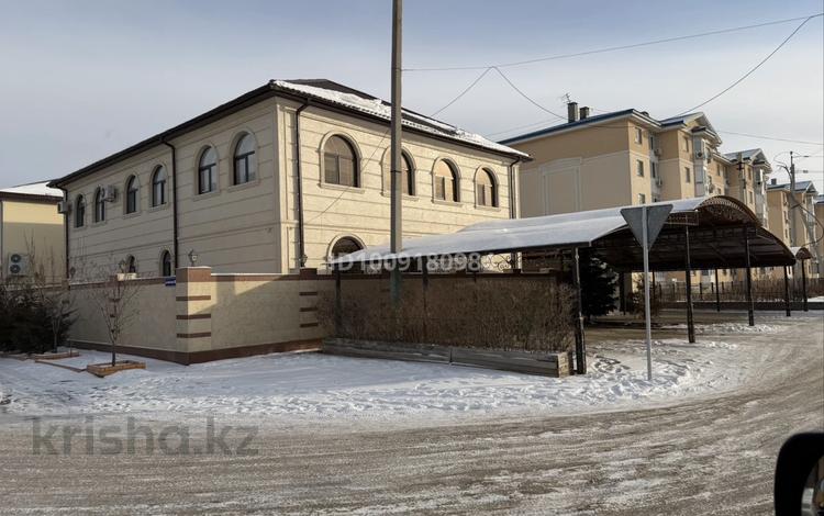 Отдельный дом · 7 комнат · 432 м², мкр Жеруйык, Б.Каленова 10А за 1.8 млн 〒 в Атырау — фото 2