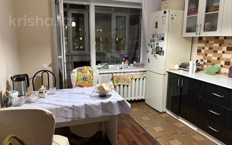 3-бөлмелі пәтер · 86 м² · 6/6 қабат, Азербаева 6, бағасы: 35 млн ₸ в Астане, Алматы р-н — фото 2