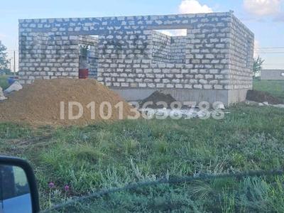 Отдельный дом · 3 комнаты · 80 м² · 10 сот., Главная улица за 7.5 млн ₸ в Актобе, жилой массив Рауан