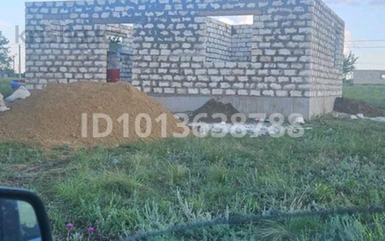 Отдельный дом · 3 комнаты · 80 м² · 10 сот., Главная улица за 7.5 млн ₸ в Актобе, жилой массив Рауан — фото 2
