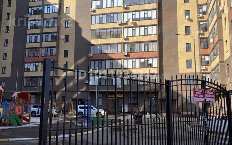 2-комнатная квартира · 70.6 м² · 2/9 этаж, Абая 244 за ~ 31 млн 〒 в Уральске — фото 2