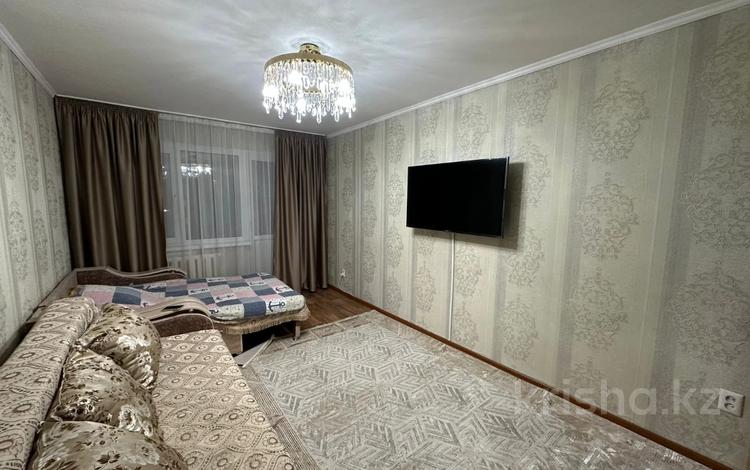 3-комнатная квартира, 61.7 м², 2/5 этаж, Пришахтинск, 22й микрорайон — Районный суд