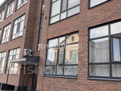 2-бөлмелі пәтер · 75 м² · 2/3 қабат, Ескі аэропорт ш/а., И.Есенберлина 31, бағасы: 30 млн ₸ в Уральске, мкр Старый Аэропорт