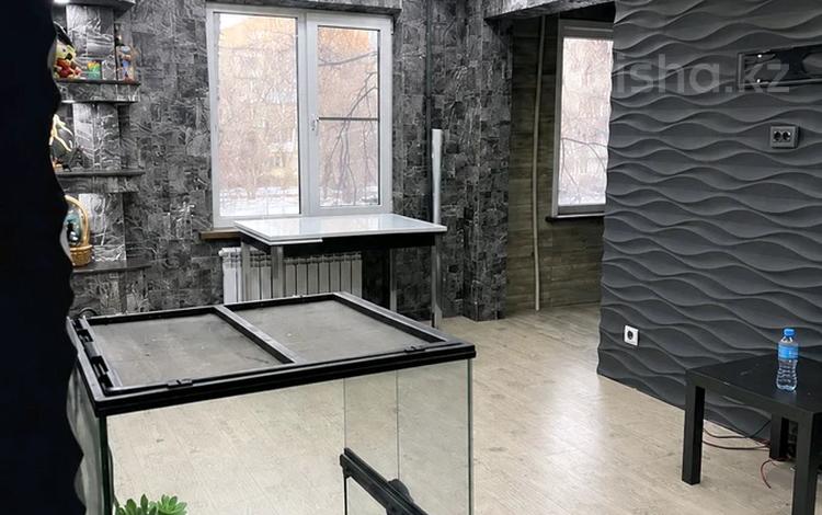 3-бөлмелі пәтер · 60 м² · 2/5 қабат, проспект Сатпаева 14/1, бағасы: 27 млн ₸ в Усть-Каменогорске — фото 2