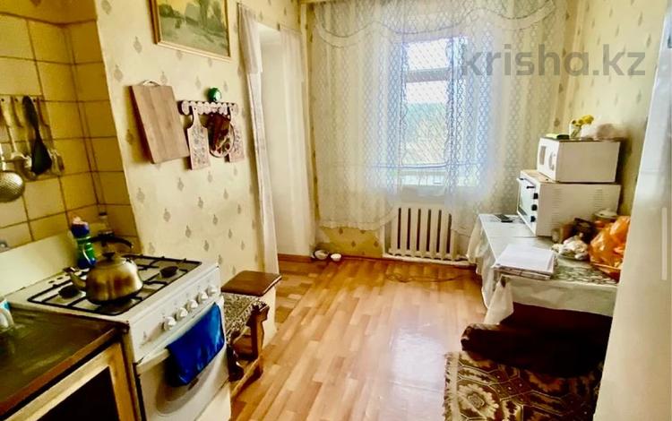 2-бөлмелі пәтер, 54 м², 3/3 қабат, КанайБи 207а, бағасы: 9.5 млн 〒 в Щучинске — фото 2