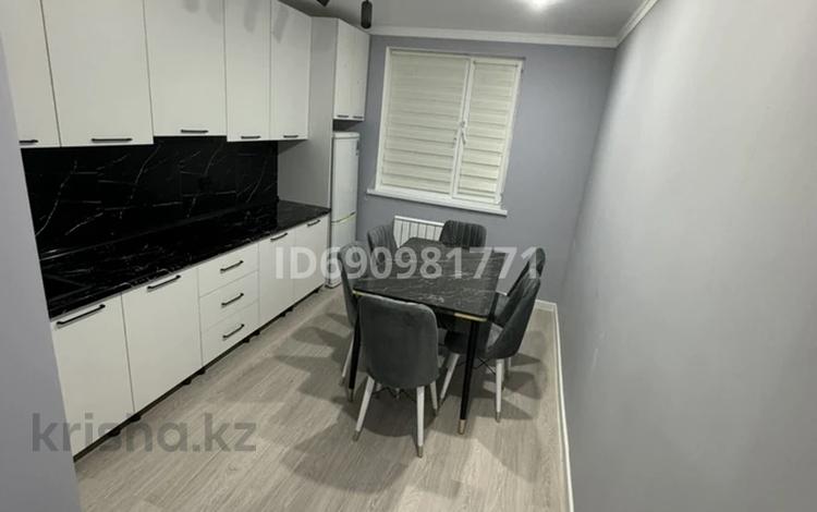 2-комнатная квартира, 54 м², 3/9 этаж помесячно, мкр Шугыла, Райымбека 290 — Жуалы