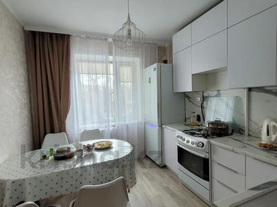4-комнатная квартира, 84 м², 3/10 этаж, Бозтаева за 33.5 млн 〒 в Семее