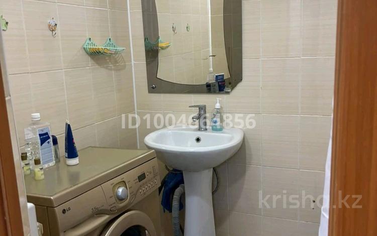 1-комнатная квартира · 65 м² · 1/10 этаж, мкр 12 45 за 1 700 ₸ в Актобе — фото 5