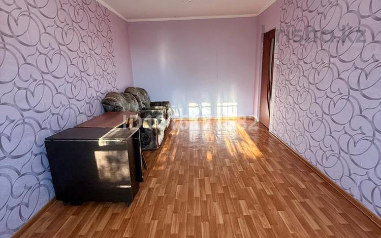 3-комнатная квартира · 63 м² · 5/5 этаж, Производственная 7 — сергей тюленина и громова за 13.2 млн ₸ в Уральске — фото 2