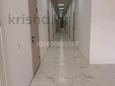 Офисы, магазины и бутики, салоны красоты, фитнес и спорт, медцентры и аптеки, образование, развлечения, конференц-залы, кабинеты и рабочие места, студии · 33 м² за 250 000 〒 в Астане, Сарайшык р-н