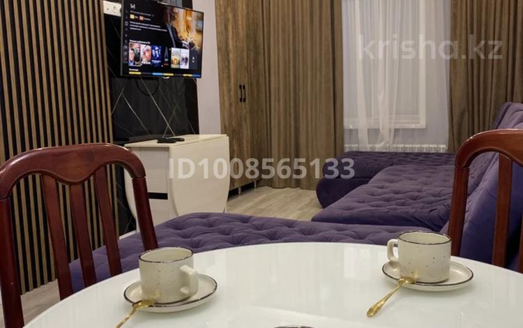 2-комнатная квартира · 50 м² · 1/10 этаж, мкр Юго-Восток, Микрорайон Байкена Ашимова 21 за 2 000 ₸ в Караганде, Казыбек би р-н — фото 2
