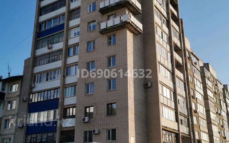 4-бөлмелі пәтер, 87.7 м², 4/10 қабат, мкр Строитель 19/2, бағасы: 27 млн 〒 в Уральске, мкр Строитель — фото 16