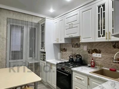 2-комнатная квартира · 54 м² · 2/5 этаж, Абая 127а — Сзади обл. акимата центр за 30 млн 〒 в Таразе