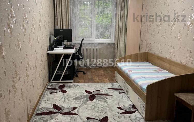 3-комнатная квартира · 60 м² · 1/4 этаж, мкр №8 2 — Абая - Алтынсарина за 300 000 ₸ в Алматы, Ауэзовский р-н — фото 2