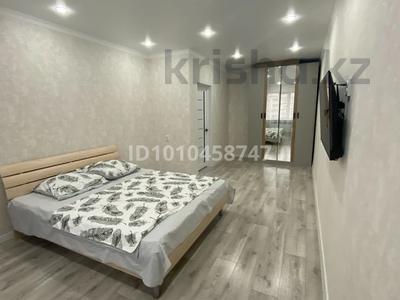 1-комнатная квартира · 60 м² · 4/10 этаж, Самал 82 — Коняхина за 15 000 ₸ в Уральске