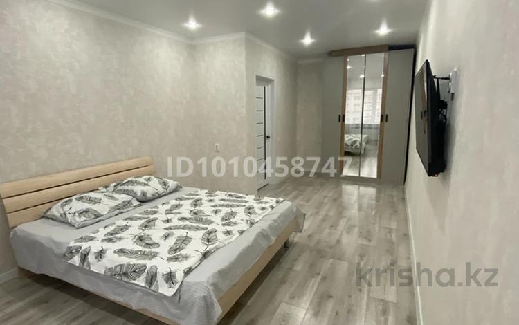 1-комнатная квартира · 60 м² · 4/10 этаж, Самал 82 — Коняхина за 15 000 ₸ в Уральске — фото 2