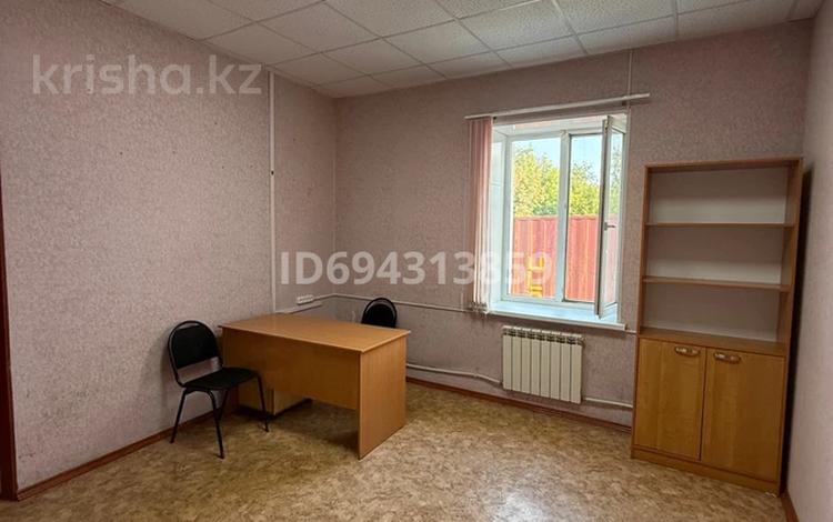 Офисы, образование, конференц-залы, кабинеты и рабочие места, студии · 45 м² за 120 000 〒 в Уральске — фото 20
