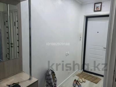 Пәтерлер в Улытау обл.: 3-бөлмелі пәтер · 48 м² · 2/5 қабат, Алашахана, бағасы: 300 000 〒 3-бөлмелі пәтер · 48 м² · 2/5 қабат, Алашахана, бағасы: 300 000 〒 в Жезказгане