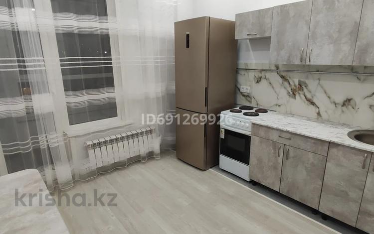 1-комнатная квартира, 40 м², 10/12 этаж помесячно, E-10