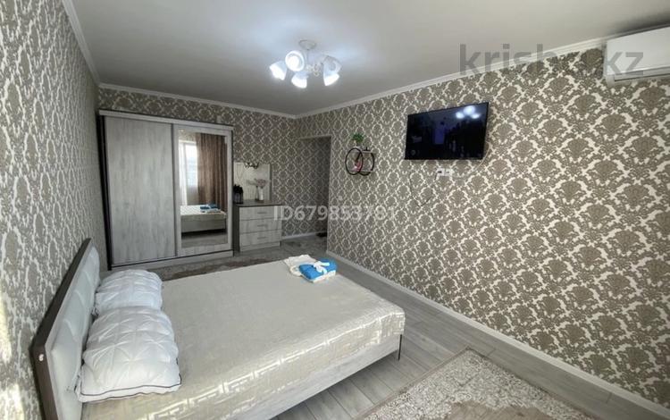 1-комнатная квартира, 50 м², 5/5 этаж по часам, Казахстанская 108 — Школа Абая за 2 000 〒 в Талдыкоргане — фото 2