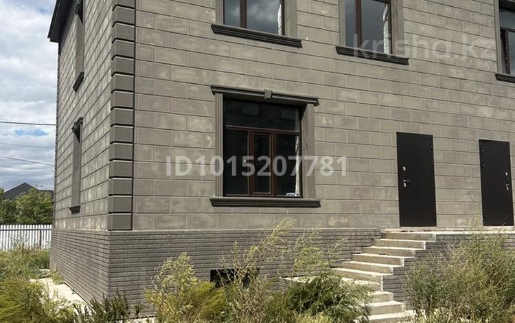 Отдельный дом · 4 комнаты · 260 м² · 2 сот., мкр Кунгей за 45 млн ₸ в Караганде, Казыбек би р-н — фото 2