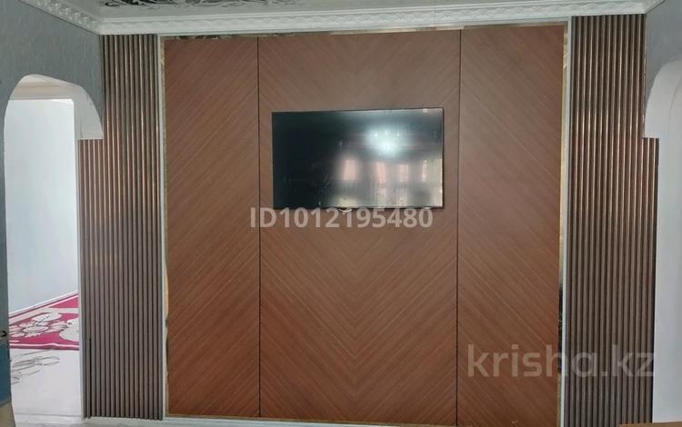 3-бөлмелі пәтер · 60 м² · 2/4 қабат, ул. Алии Молдагуловой 55, бағасы: 8.5 млн ₸ в Жамбылской обл. — фото 2