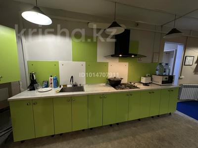 3 комнаты · 500 м² · 2/2 этаж, мкр Жетысу-2 53А за 50 000 ₸ в Алматы, Ауэзовский р-н