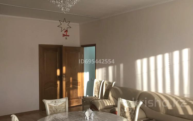 2-комнатная квартира, 94.9 м², 6/13 этаж помесячно, Кунаева 14