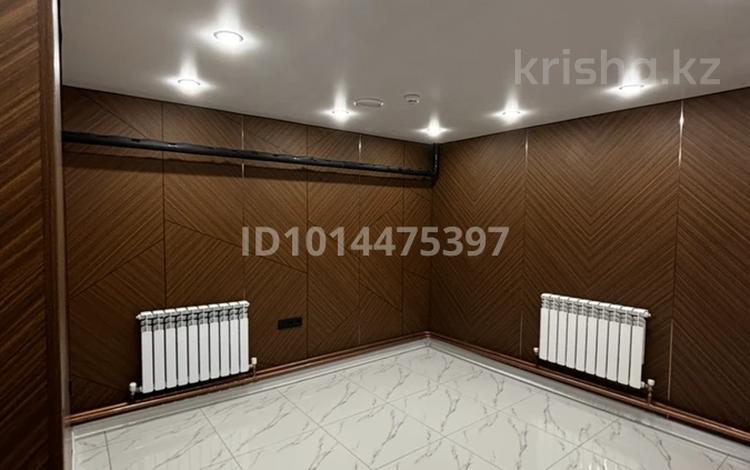 Офисы, магазины и бутики, салоны красоты, кабинеты и рабочие места · 10 м² за 187 000 ₸ в Астане, Есильский р-н — фото 2