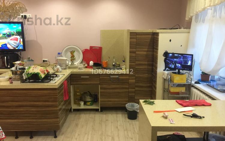 Отдельный дом · 8 комнат · 500 м² · 15 сот., Абылайхана 37 за 60 млн ₸ в Жибек Жолы — фото 2