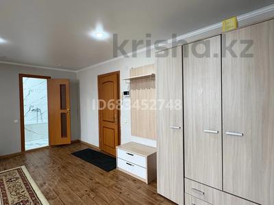 1-бөлмелі пәтер · 60 м² · 2/5 қабат, Интернациональная — Абылайхана 58, бағасы: 10 000 〒 в Щучинске