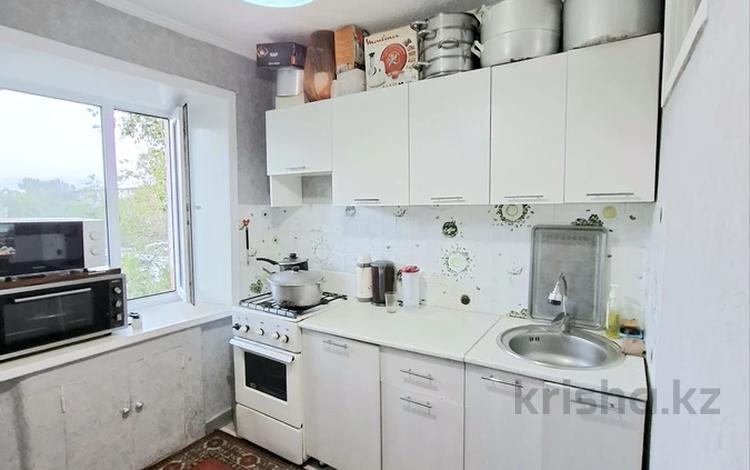 3-комнатная квартира · 57 м² · 4/5 этаж, Майкудук, Майкудук, 12й микрорайон 29 за 12.5 млн ₸ в Караганде, Алихана Бокейханова р-н — фото 2