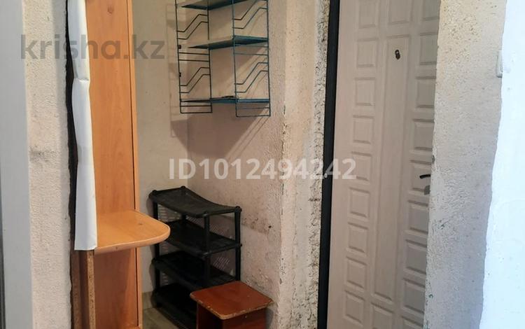 1-бөлмелі пәтер · 30 м² · 4/5 қабат, Абая 93 — Над универсамам, бағасы: 9 млн ₸ в Жезказгане — фото 2