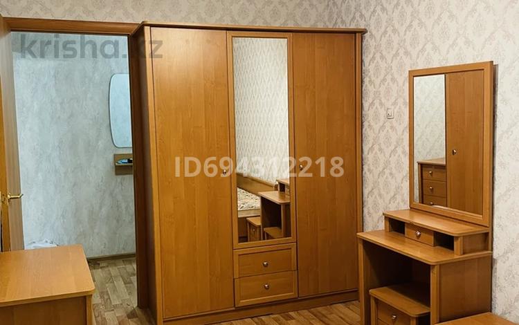 2-комнатная квартира, 43 м², 4/4 этаж помесячно, мкр №10 19