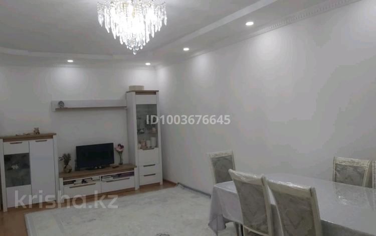 3-комнатная квартира · 100 м² · 16/16 этаж, мкр. Алмагуль 24 за 25 млн 〒 в Атырау — фото 2