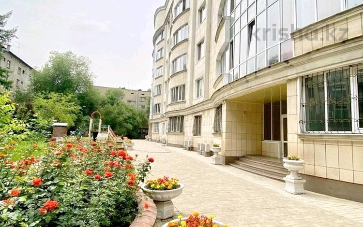 5-бөлмелі пәтер · 210 м² · 3/6 қабат, Тулебаева 175 — Курмангазы, бағасы: 1 млн ₸ в Алматы, Медеуский р-н — фото 25