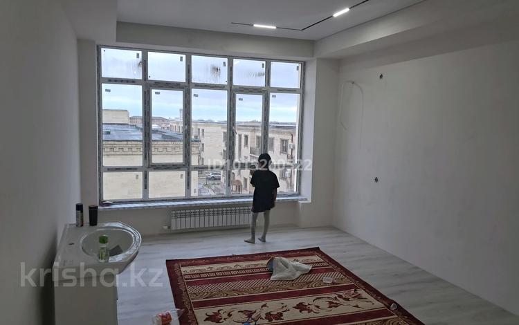 2-бөлмелі пәтер · 77 м² · 4/5 қабат, Самал ш/а., мкрн Самал 15, бағасы: 29 млн ₸ в Атырау, мкр Самал — фото 2