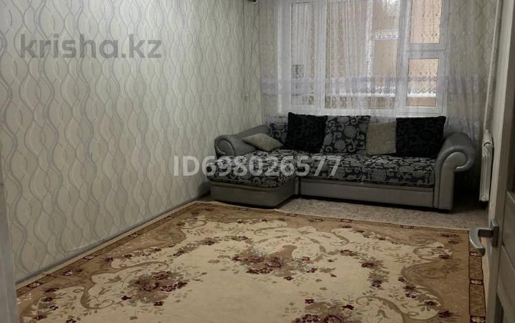 3-комнатная квартира, 70 м², 1/1 этаж помесячно, 12-й мкр 44 — ТРК 