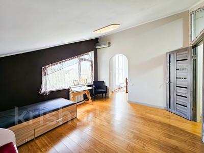 3-бөлмелі пәтер · 74 м² · 2/3 қабат, мкр Алгабас 17, бағасы: 300 000 〒 в Алматы, Алатауский р-н