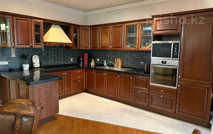 4-комнатная квартира · 160 м² · 4/9 этаж, Аль-Фараби за 166 млн ₸ в Алматы, Медеуский р-н — фото 2