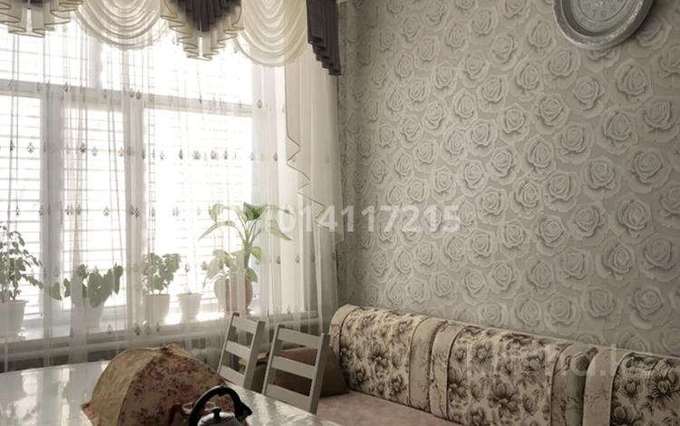 3-бөлмелі пәтер · 90 м² · 2/2 қабат, мкр Омега, Электрическая 13/1, бағасы: 22 млн ₸ в Уральске — фото 2