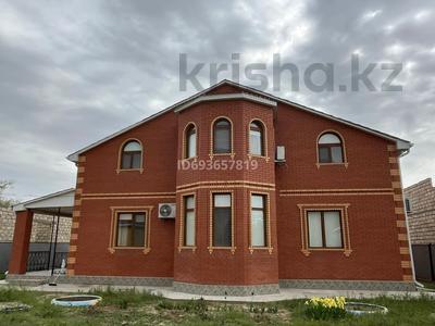 Отдельный дом • 5 комнат • 260 м² • 10 сот., Мукан Толебаева 14 за 50 млн 〒 в 