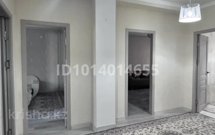 3-комнатная квартира · 85 м² · 4/5 этаж, 17-й мкр 75 за 270 000 ₸ в Актау — фото 2