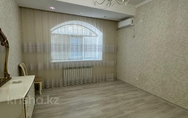 2-бөлмелі пәтер, 67 м², 6/7 қабат, Султанахмета Кожыкова 4д, бағасы: 26.5 млн 〒 в Атырау — фото 2