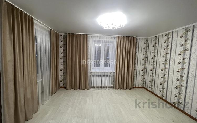 3-бөлмелі пәтер, 74 м², 1/4 қабат ай сайын, Мкр. Береке, бағасы: 300 000 〒 в Костанае — фото 2